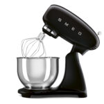عجان كهربائي SMEG سميج SMF03BLEU – 800 وات – 4.8 لتر – أسود